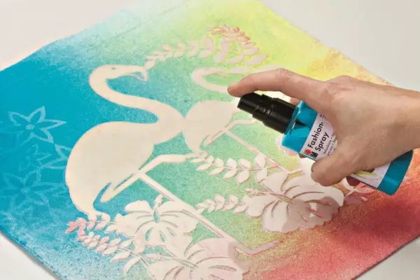 ¿Se puede pintar con spray papel maché?