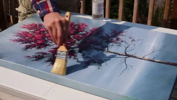 ¿Se puede pintar sobre una pintura acrílica barnizada?