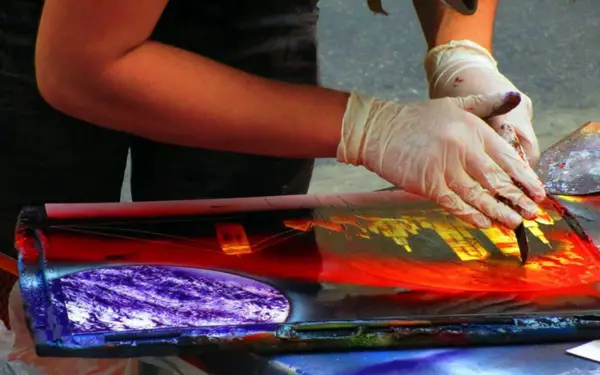¿Se puede usar barniz acrílico en pinturas al óleo?