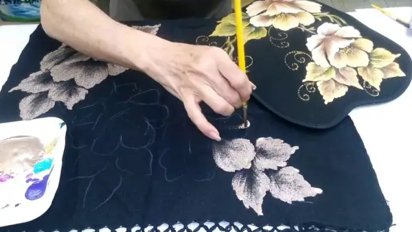 ¿Se puede usar pintura acrílica en telas de gamuza?